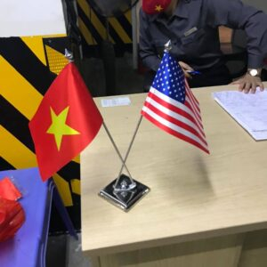 Trang chủ 45 cờ để bàn làm việc Việt Mỹ