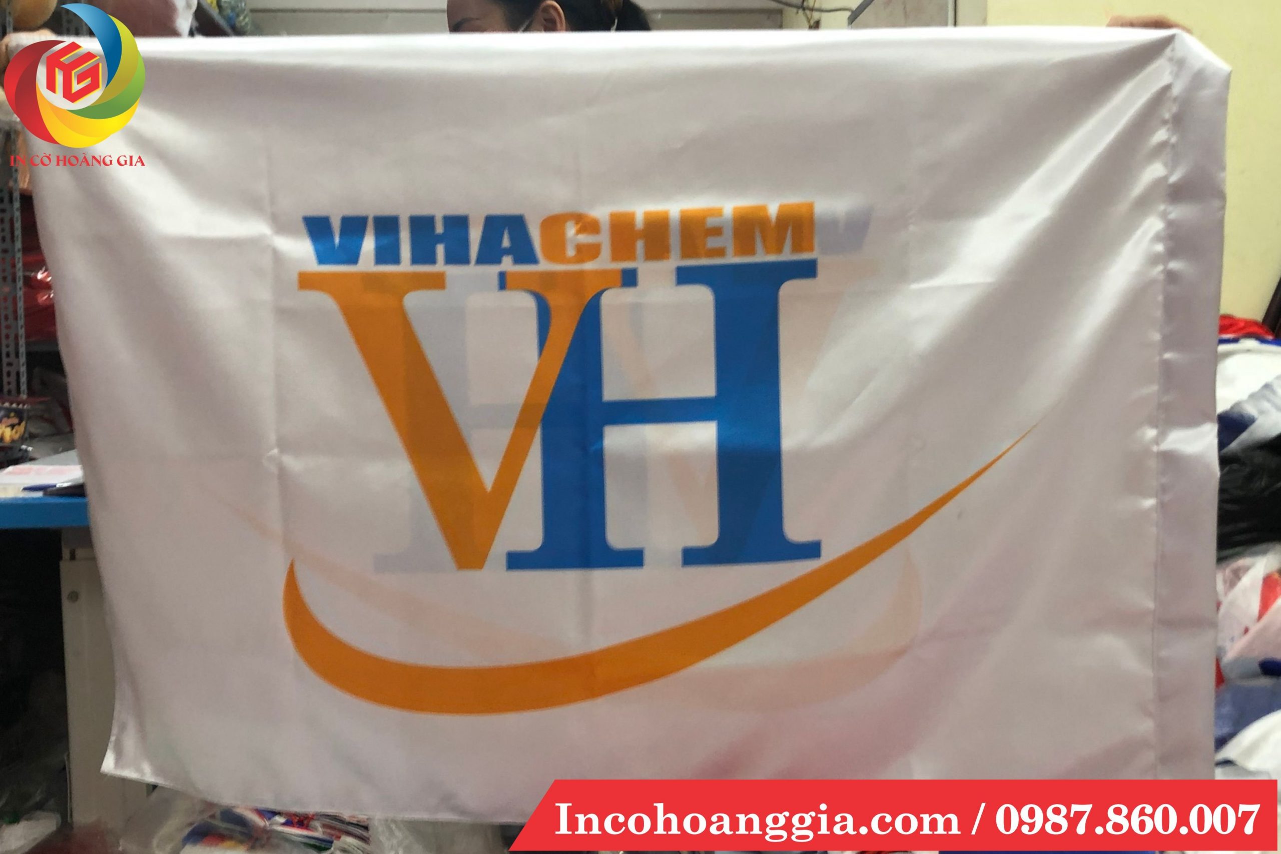 In cờ theo yều cầu giá rẻ tại Hà Nội - Xưởng In Hoàng Gia