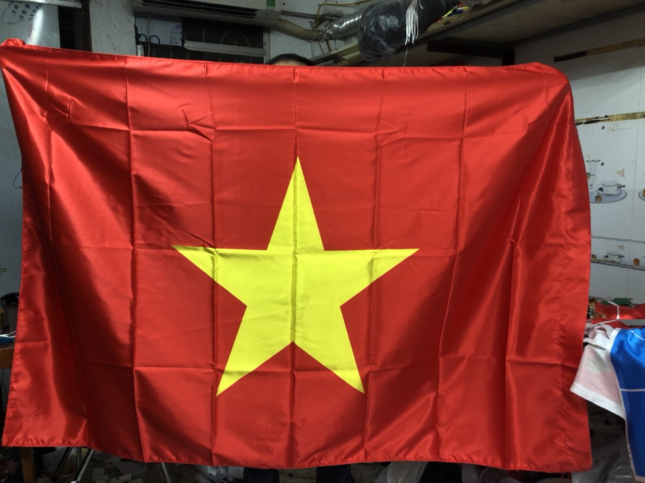 Cờ Việt in chuyển nhiệt 2 lớp 2 mặt. Kích Thước Lá Cờ 1.2 x 1.8m. Hoàng Gia in cờ theo yêu cầu tại Hà Nội