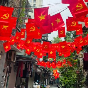 Cờ dây sao Đảng treo lễ hội