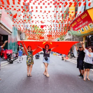 Cờ dây sao Đảng treo ngày Quốc Khánh